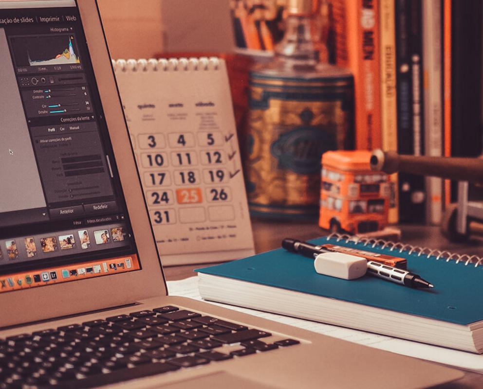 A freelancer's desk setup, representing an independent professional planning to get an Oman freelance visa by setting up a business.